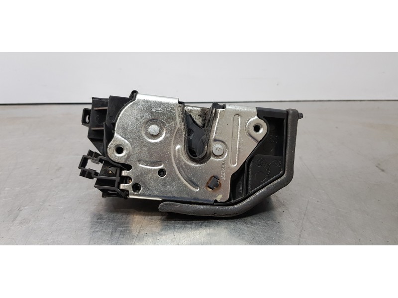 Recambio de cerradura puerta trasera derecha para bmw serie 1 berlina (e81/e87) 123d referencia OEM IAM 7202148  
