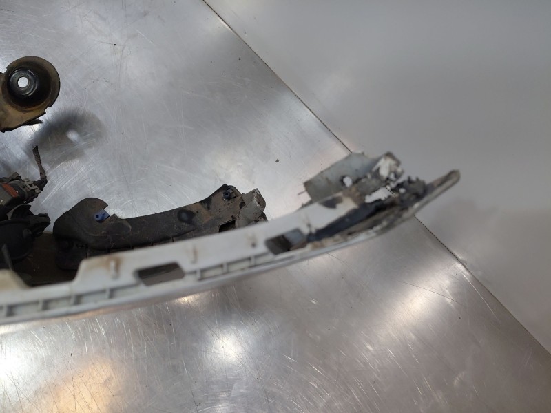Recambio de paragolpes delantero para chevrolet cruze (j300) 2.0 cdi referencia OEM IAM 95297065  