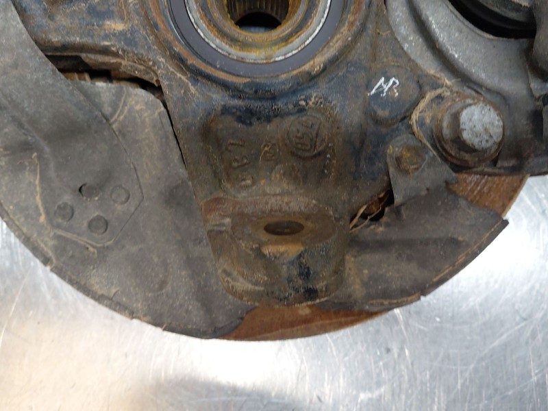 Recambio de mangueta delantera izquierda para peugeot 5008 allure referencia OEM IAM 1618890980  