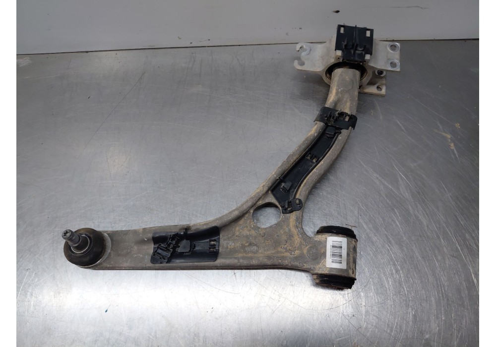 Recambio de brazo suspension inferior delantero derecho para mercedes-benz clase a (w176) design referencia OEM IAM A2463304800 