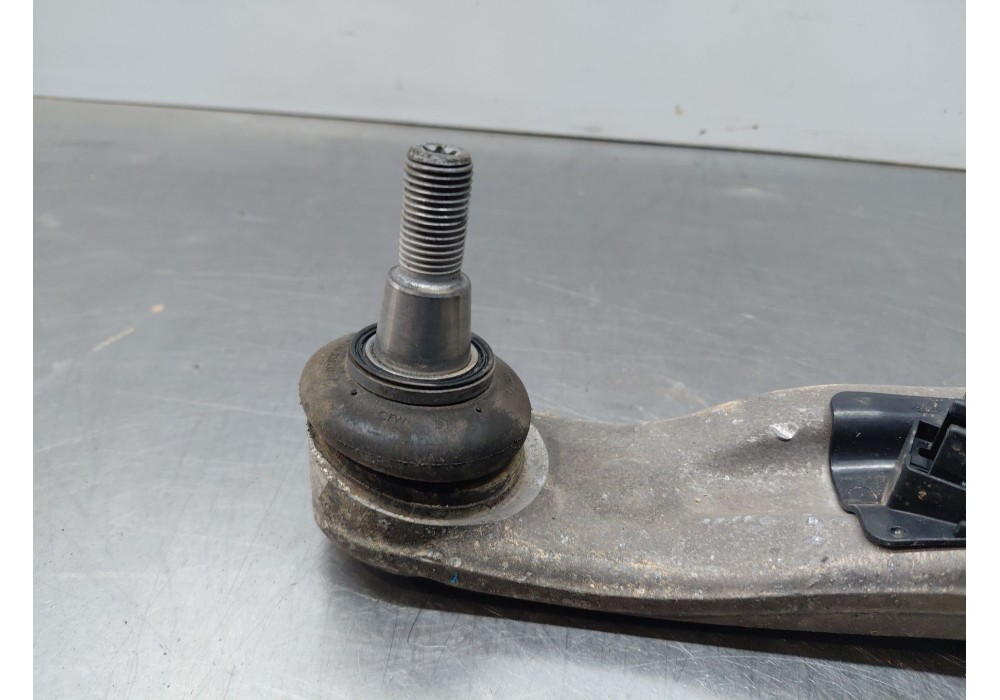 Recambio de brazo suspension inferior delantero derecho para mercedes-benz clase a (w176) design referencia OEM IAM A2463304800 