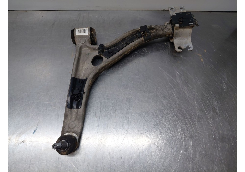 Recambio de brazo suspension inferior delantero izquierdo para mercedes-benz clase a (w176) design referencia OEM IAM A246330470