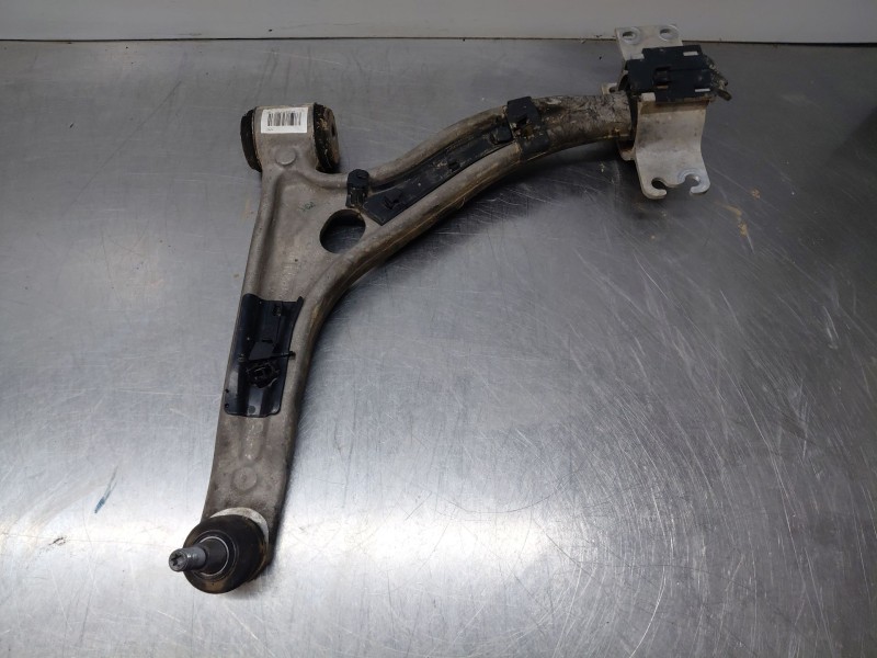 Recambio de brazo suspension inferior delantero izquierdo para mercedes-benz clase a (w176) design referencia OEM IAM A246330470