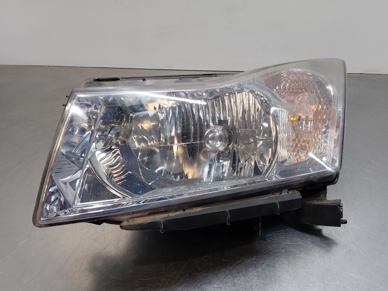 Recambio de faro izquierdo para chevrolet cruze (j300) 2.0 cdi referencia OEM IAM 42371137  