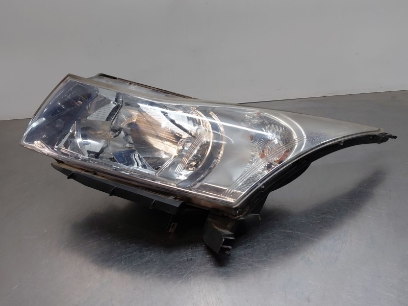Recambio de faro izquierdo para chevrolet cruze (j300) 2.0 cdi referencia OEM IAM 42371137  