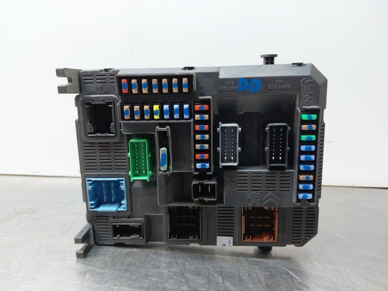 Recambio de caja reles / fusibles para citroën c4 cactus 1.2 vti 82 referencia OEM IAM 9807531680  