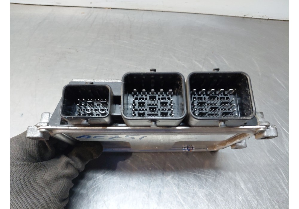 Recambio de centralita motor uce para citroën c4 cactus 1.2 vti 82 referencia OEM IAM 9805895780  