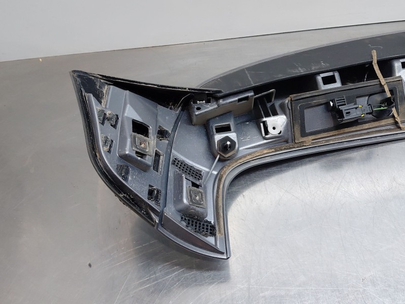 Recambio de aleron trasero para citroën c4 cactus shine referencia OEM IAM 1611384280  