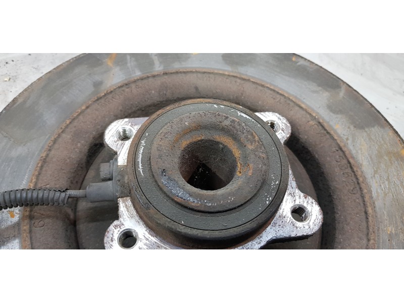 Recambio de mangueta trasera izquierda para chrysler grand voyager limited referencia OEM IAM   