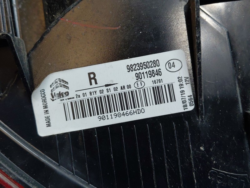 Recambio de piloto trasero derecho para citroën c4 cactus shine referencia OEM IAM 9823950280  