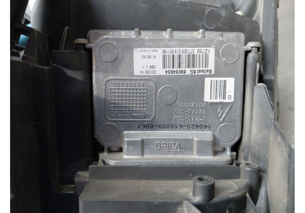 Recambio de faro derecho para peugeot 5008 (0u_, 0e_) 2.0 hdi 150 / bluehdi 150 referencia OEM IAM 9805525480  