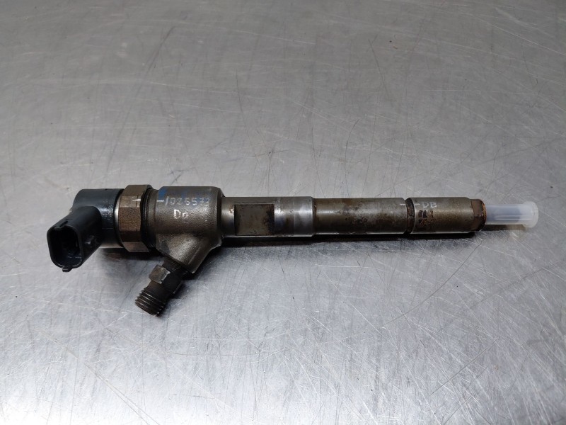 Recambio de inyector para fiat fiorino 1.3 16v jtd cat referencia OEM IAM 0445110351  
