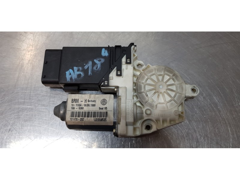 Recambio de motor elevalunas delantero derecho para seat toledo (1m2) select referencia OEM IAM 1J0959802G  