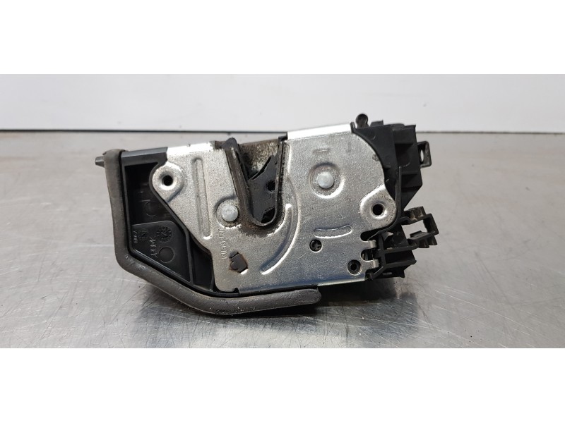 Recambio de cerradura puerta trasera izquierda para bmw serie 1 berlina (e81/e87) 123d referencia OEM IAM 7202147  