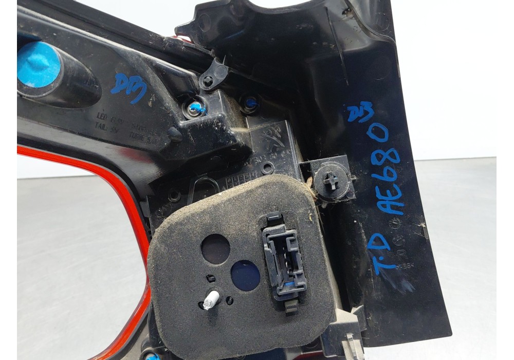 Recambio de piloto trasero derecho para peugeot 2008 i (cu_) 1.2 thp 110 / puretech 110 referencia OEM IAM   
