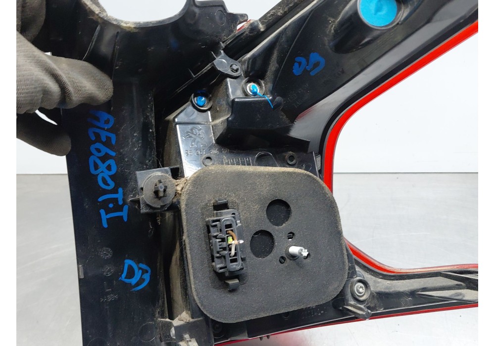Recambio de piloto trasero izquierdo para peugeot 2008 i (cu_) 1.2 thp 110 / puretech 110 referencia OEM IAM   
