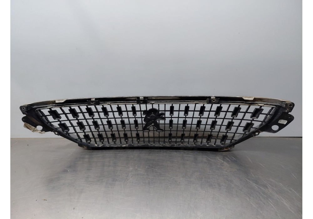 Recambio de rejilla delantera para peugeot 2008 i (cu_) 1.2 thp 110 / puretech 110 referencia OEM IAM   