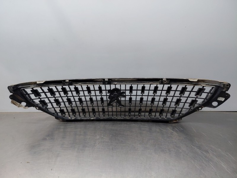 Recambio de rejilla delantera para peugeot 2008 i (cu_) 1.2 thp 110 / puretech 110 referencia OEM IAM   