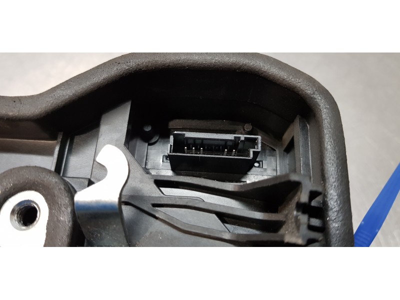 Recambio de cerradura puerta trasera izquierda para bmw serie 1 berlina (e81/e87) 123d referencia OEM IAM 7202147  
