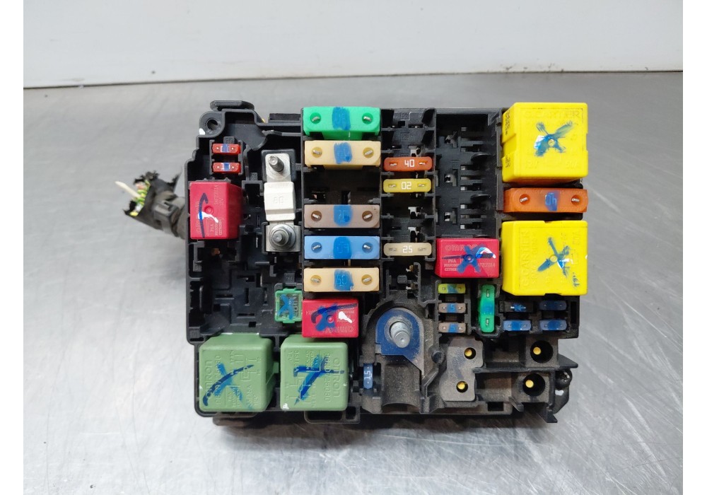 Recambio de caja reles / fusibles para peugeot 2008 i (cu_) 1.2 thp 110 / puretech 110 referencia OEM IAM   