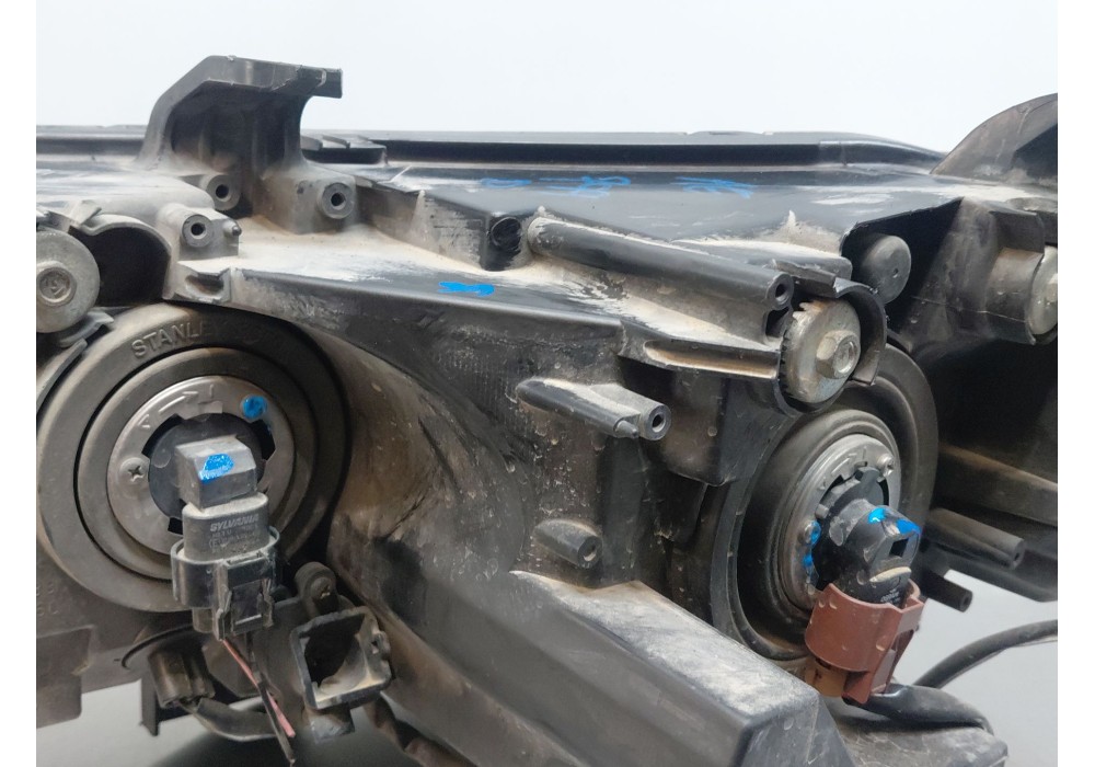 Recambio de faro derecho para mitsubishi outlander ii (cw_w) 2.0 di-d (cw8w) referencia OEM IAM 8301A160  