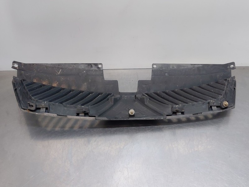 Recambio de rejilla delantera para mitsubishi outlander ii (cw_w) 2.0 di-d (cw8w) referencia OEM IAM 7450A037HB  