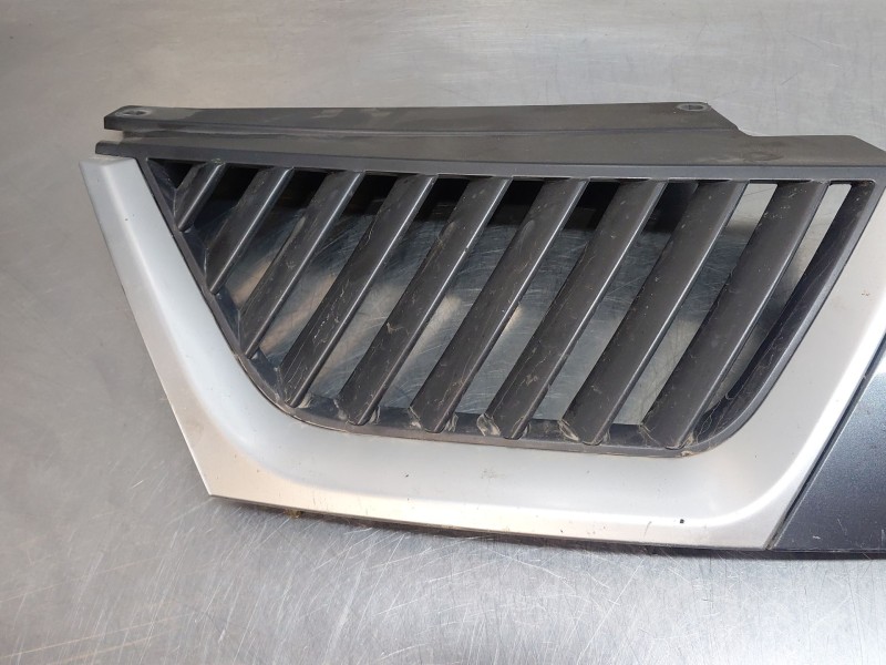 Recambio de rejilla delantera para mitsubishi outlander ii (cw_w) 2.0 di-d (cw8w) referencia OEM IAM 7450A037HB  