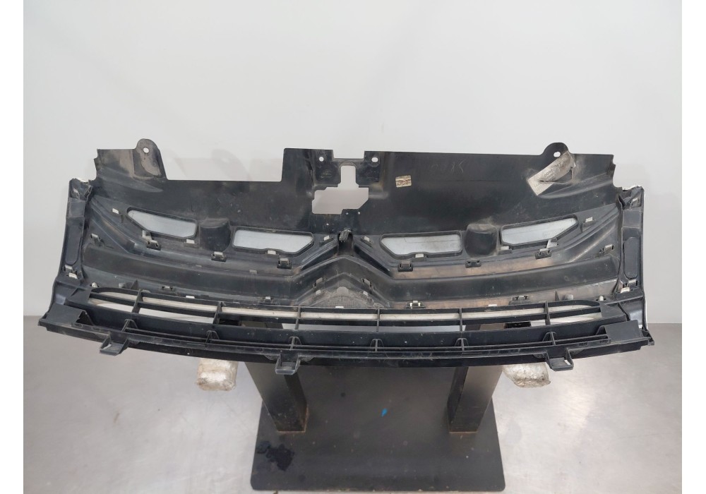 Recambio de rejilla delantera para citroën jumpy ii caja/chasis 2.0 hdi 125 referencia OEM IAM 1608225180  