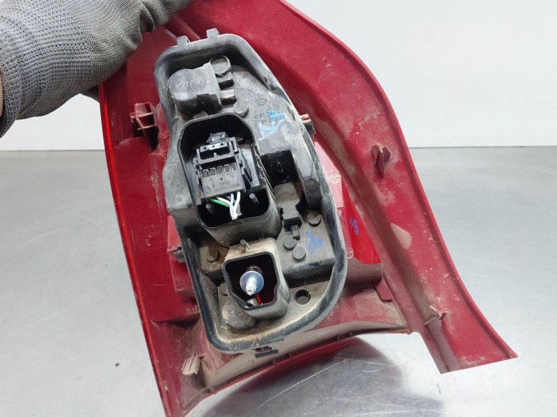 Recambio de piloto trasero derecho para renault twingo emotion referencia OEM IAM 8201523617  