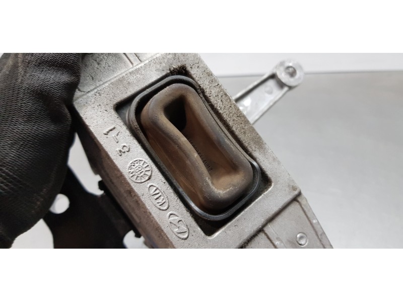 Recambio de soporte motor derecho para hyundai kona klass 2wd referencia OEM IAM 21810J9100  