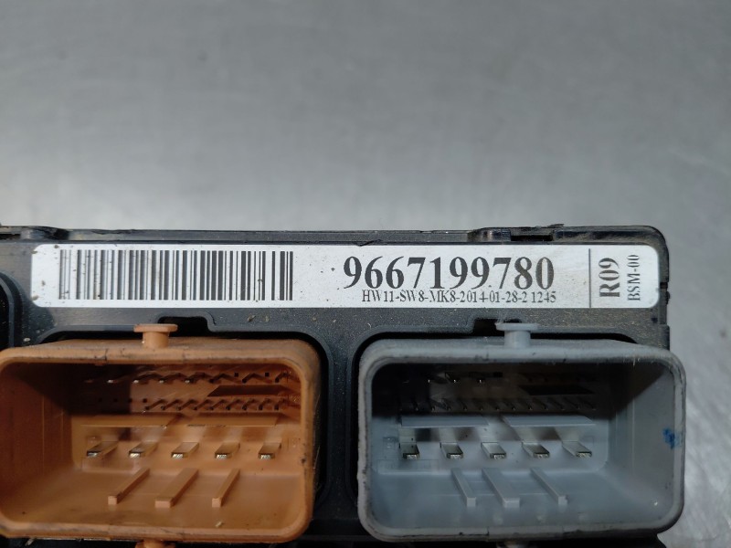 Recambio de caja reles / fusibles para citroën c3 picasso attract referencia OEM IAM 9667199780  