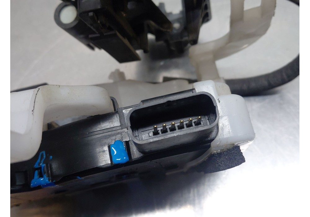 Recambio de cerradura puerta delantera derecha para hyundai ix35 (lm, el, elh) 1.7 crdi referencia OEM IAM 813202Y000  