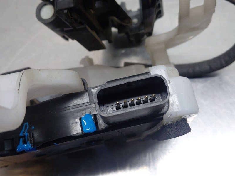 Recambio de cerradura puerta delantera derecha para hyundai ix35 (lm, el, elh) 1.7 crdi referencia OEM IAM 813202Y000  