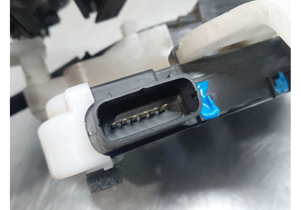 Recambio de cerradura puerta delantera izquierda para hyundai ix35 (lm, el, elh) 1.7 crdi referencia OEM IAM 813102Y000  