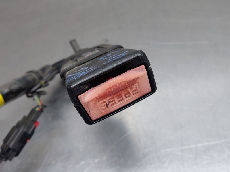 Recambio de pretensor airbag derecho para renault twingo emotion referencia OEM IAM 878968235R  