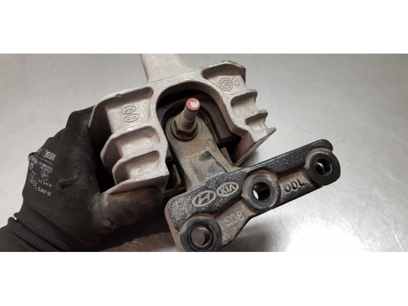 Recambio de soporte motor derecho para hyundai kona klass 2wd referencia OEM IAM 21810J9100  
