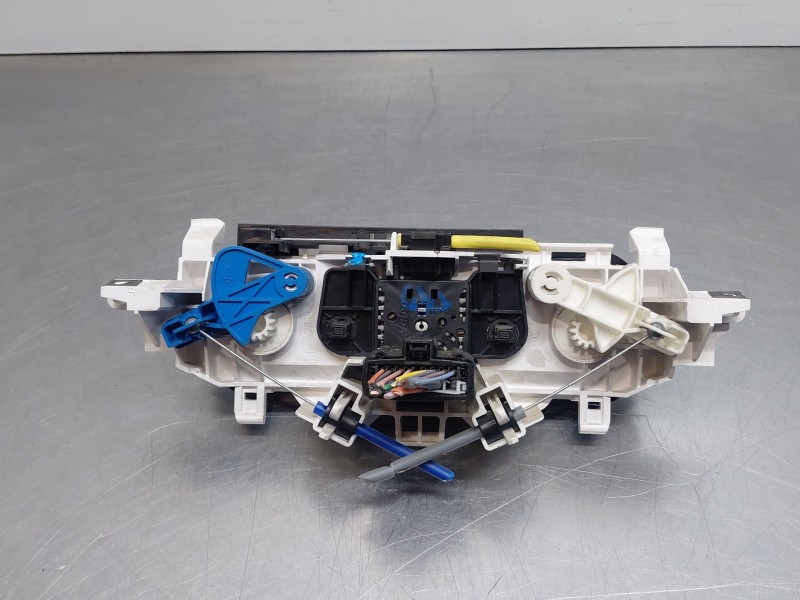 Recambio de mando climatizador para renault twingo emotion referencia OEM IAM 7701067954  