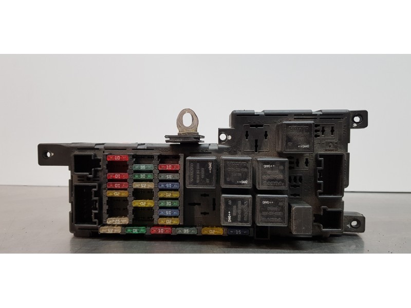 Recambio de caja reles / fusibles para volvo v70 familiar ocean race referencia OEM IAM 30728008  
