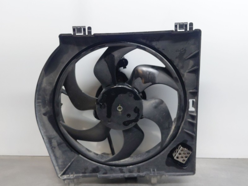 Recambio de electroventilador para renault twingo emotion referencia OEM IAM 7701068310  
