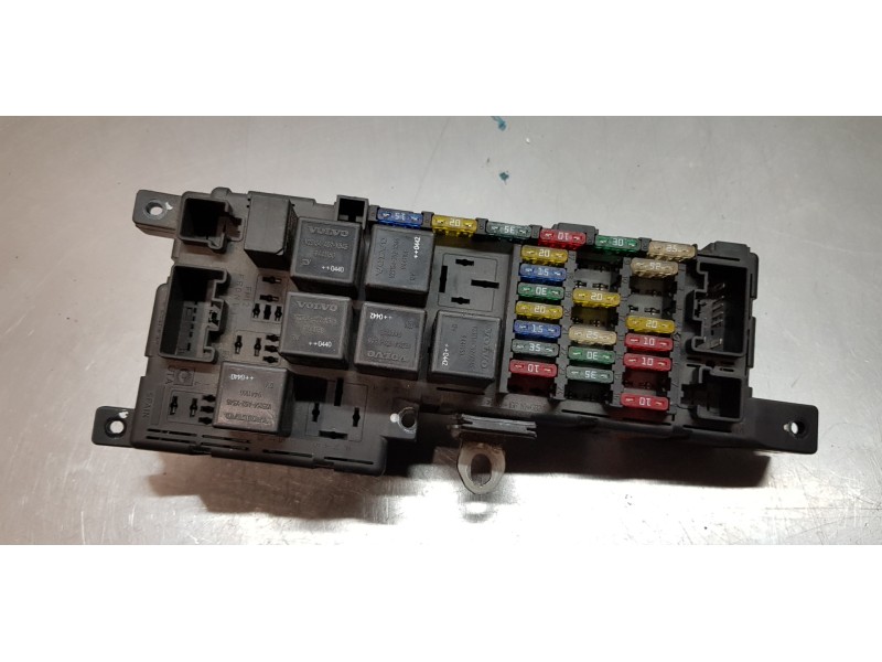 Recambio de caja reles / fusibles para volvo v70 familiar ocean race referencia OEM IAM 30728008  