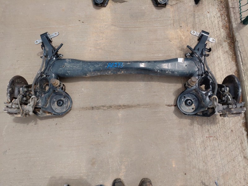 Recambio de puente trasero para peugeot 308 sw allure referencia OEM IAM 1647872280  