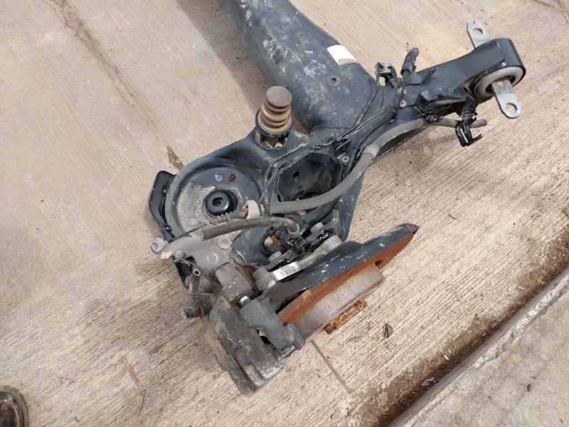 Recambio de puente trasero para peugeot 308 sw allure referencia OEM IAM 1647872280  