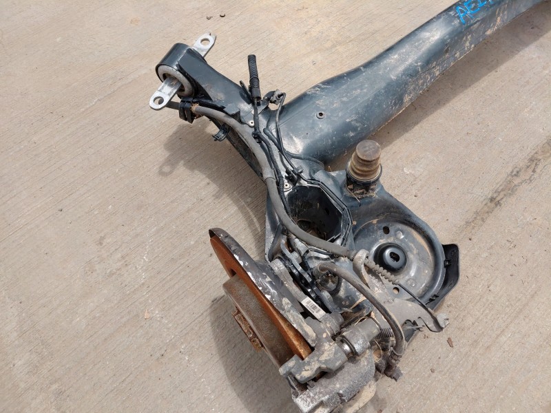 Recambio de puente trasero para peugeot 308 sw allure referencia OEM IAM 1647872280  