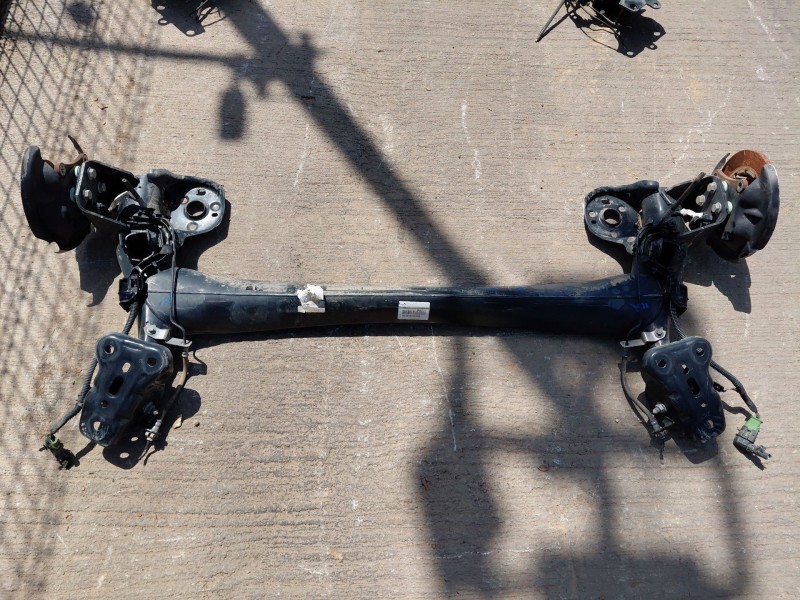 Recambio de puente trasero para peugeot 2008 (p2) bluehdi referencia OEM IAM 1681161680  
