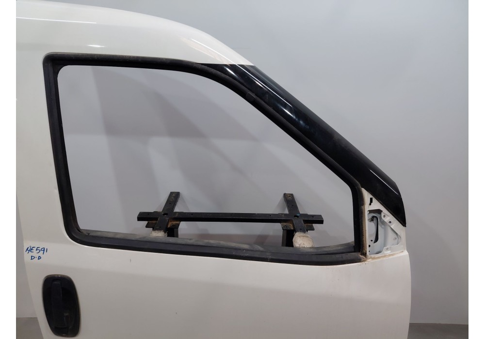 Recambio de puerta delantera derecha para fiat doblo cargo (263_) 1.3 d multijet (263wxu1a) referencia OEM IAM   