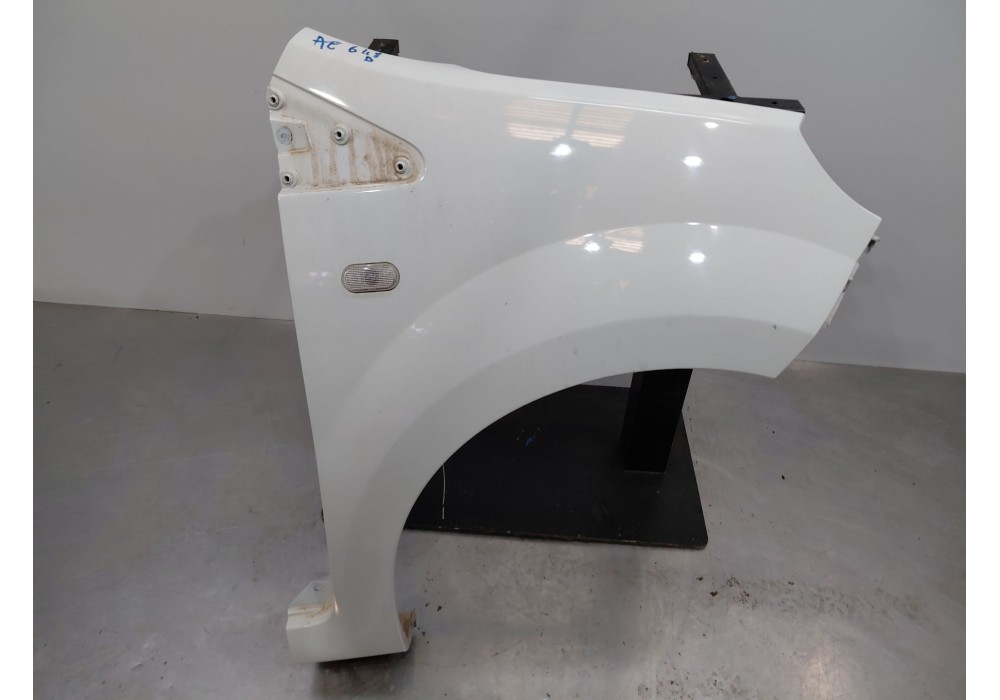 Recambio de aleta delantera derecha para renault twingo ii (cn0_) 1.2 16v (cn04, cn0a, cn0b) referencia OEM IAM   