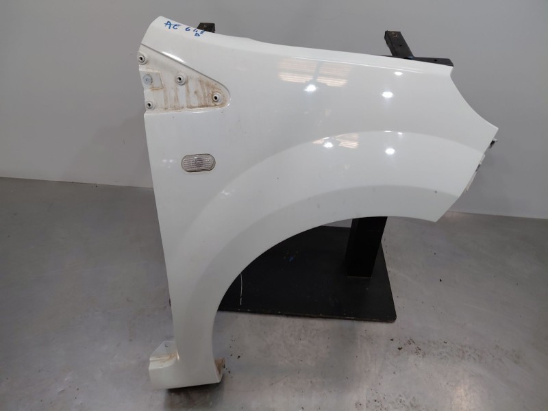 Recambio de aleta delantera derecha para renault twingo ii (cn0_) 1.2 16v (cn04, cn0a, cn0b) referencia OEM IAM   