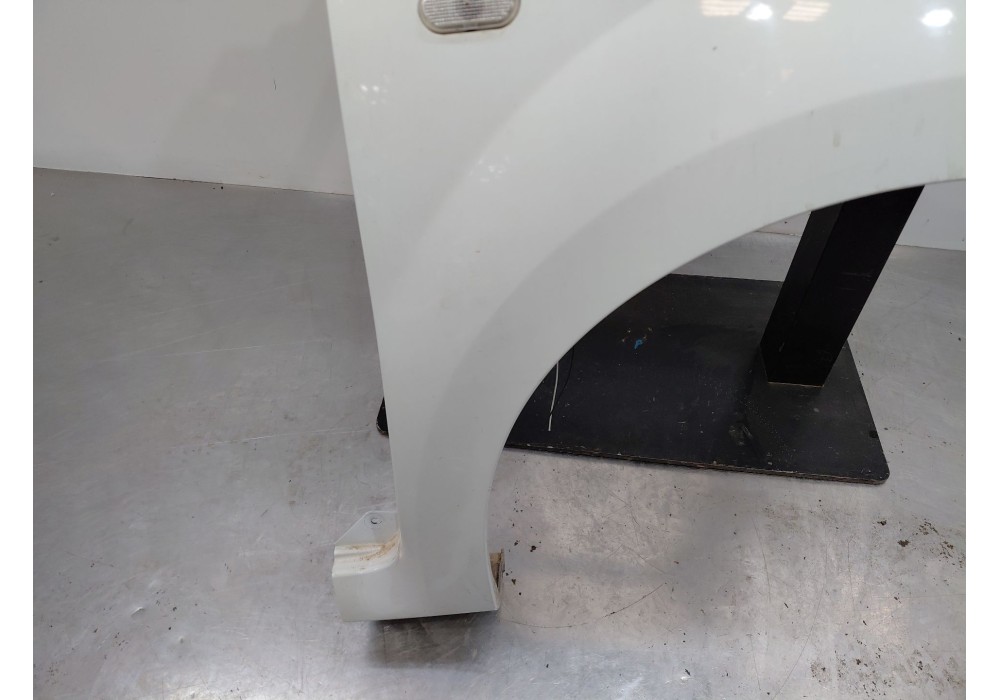Recambio de aleta delantera derecha para renault twingo ii (cn0_) 1.2 16v (cn04, cn0a, cn0b) referencia OEM IAM   