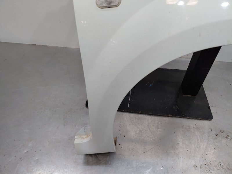 Recambio de aleta delantera derecha para renault twingo ii (cn0_) 1.2 16v (cn04, cn0a, cn0b) referencia OEM IAM   