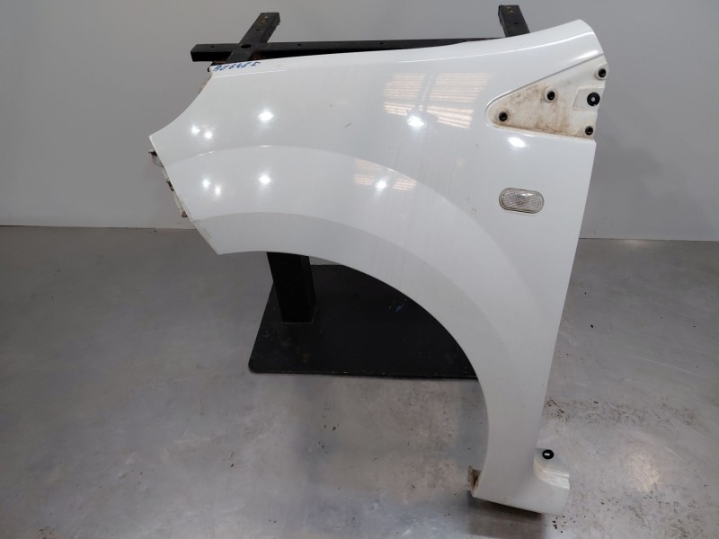 Recambio de aleta delantera izquierda para renault twingo ii (cn0_) 1.2 16v (cn04, cn0a, cn0b) referencia OEM IAM   